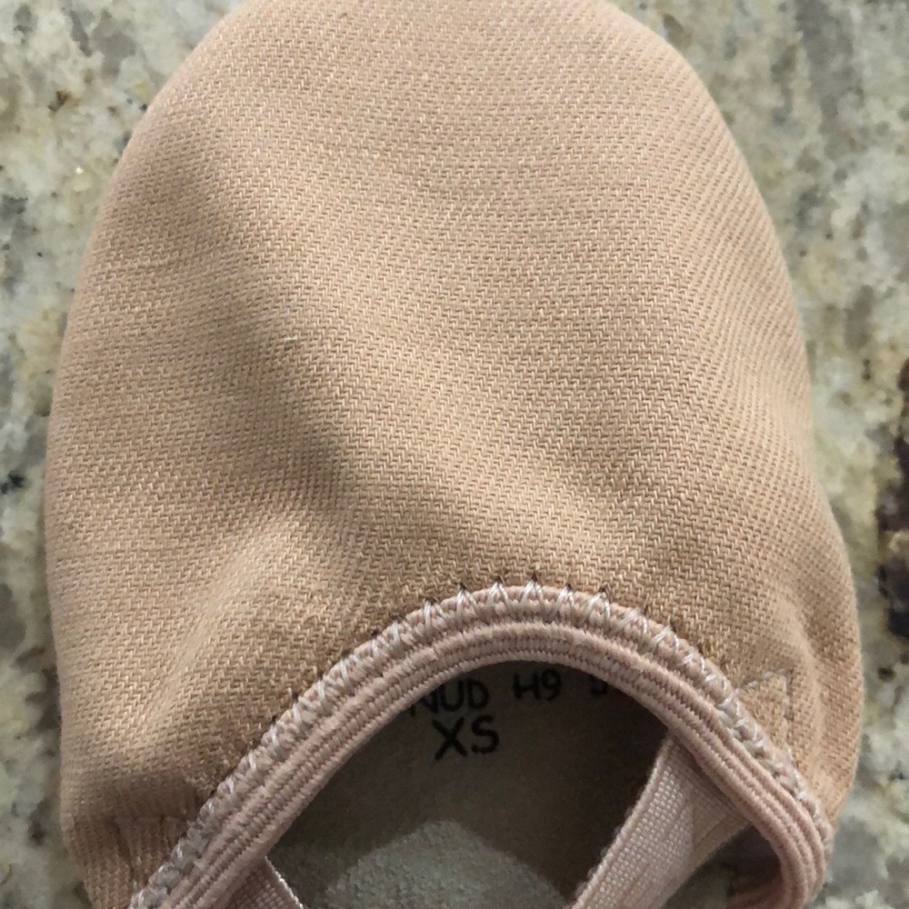 Little girls Capezio nude canvas dance shoes XS - Picture 2 of 5